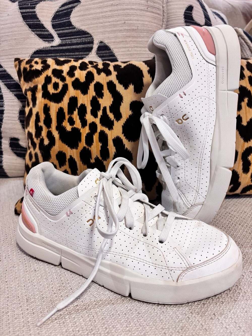 On The Roger Centre Court White Woodrose Tennis Sneakers